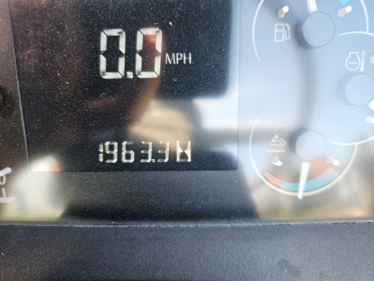 2016-john-deere-5085e-image-12