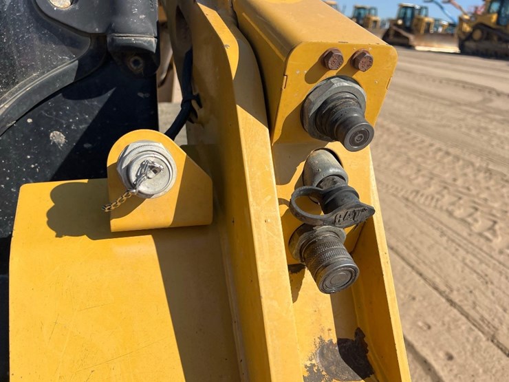 2018-caterpillar-259d-image-11