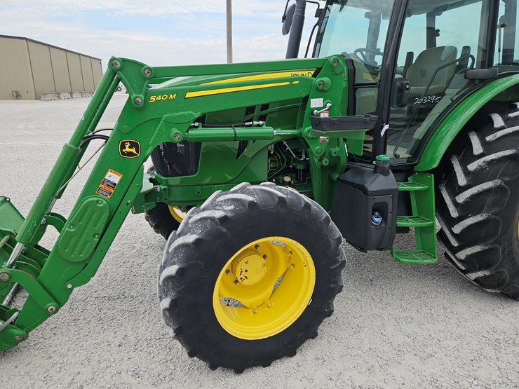 2017-john-deere-6105e-image-6