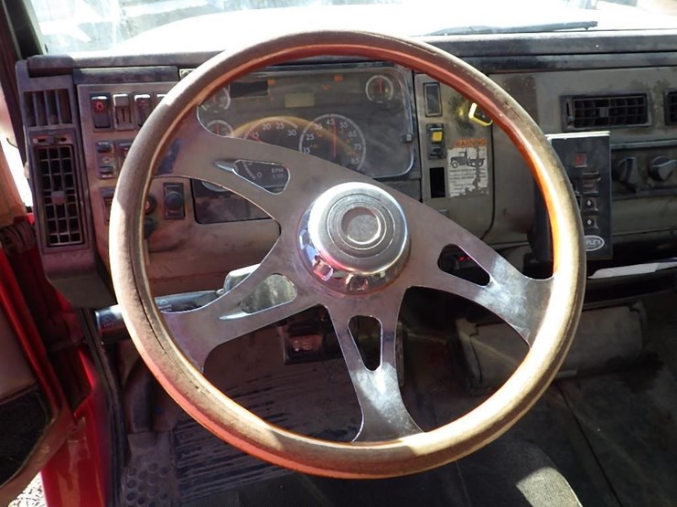 2002-freightliner-fl50-image-22