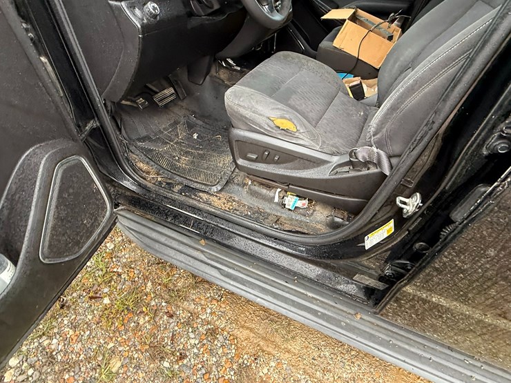 2015-chevrolet-tahoe-image-45