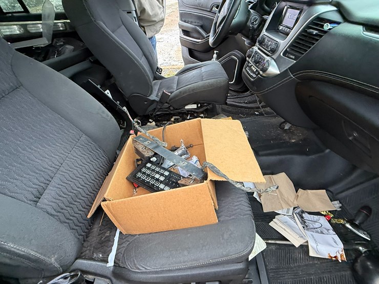 2015-chevrolet-tahoe-image-30