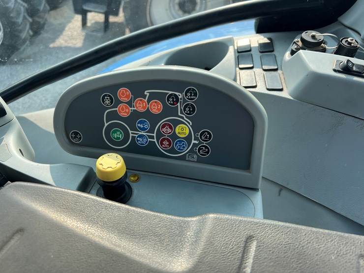 2010-new-holland-t7060-image-16