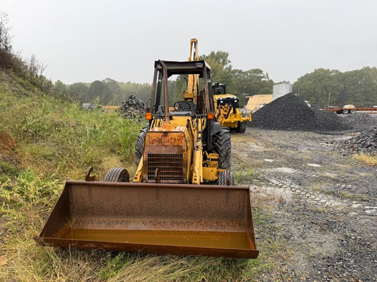 #22581-•-inop-ford-550d-backhoe-loader-image-32