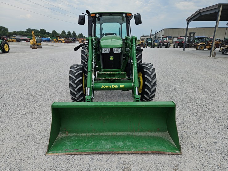 2017-john-deere-6105e-image-2