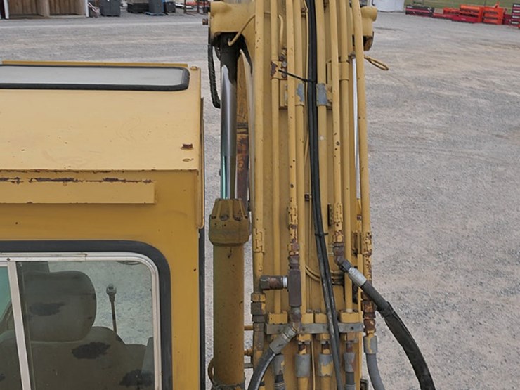 caterpillar-215d-image-26