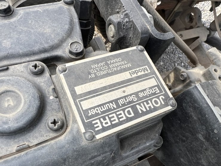 2019-john-deere-gator-image-12