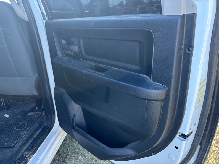 2017-dodge-1500-image-18