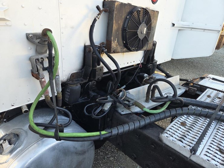 2007-peterbilt-386-image-29