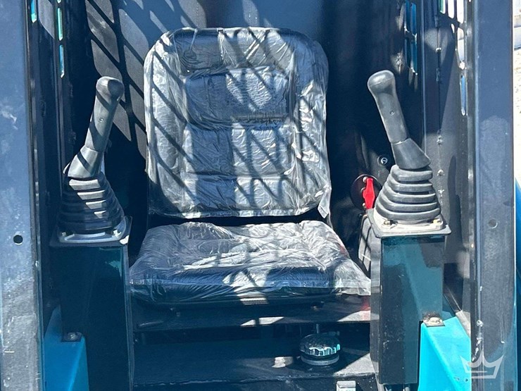 2025-newrick-jc25-mini-wheel-loader-skid-steer-image-9