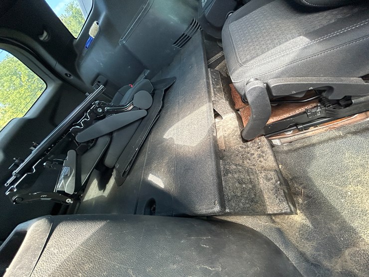 2013-ford-explorer-image-32