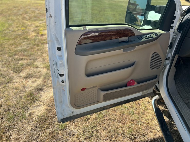 2000-ford-excursion-image-51