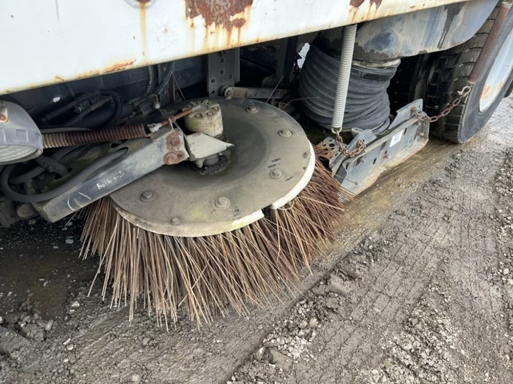 1997-ford-cf8000-image-9