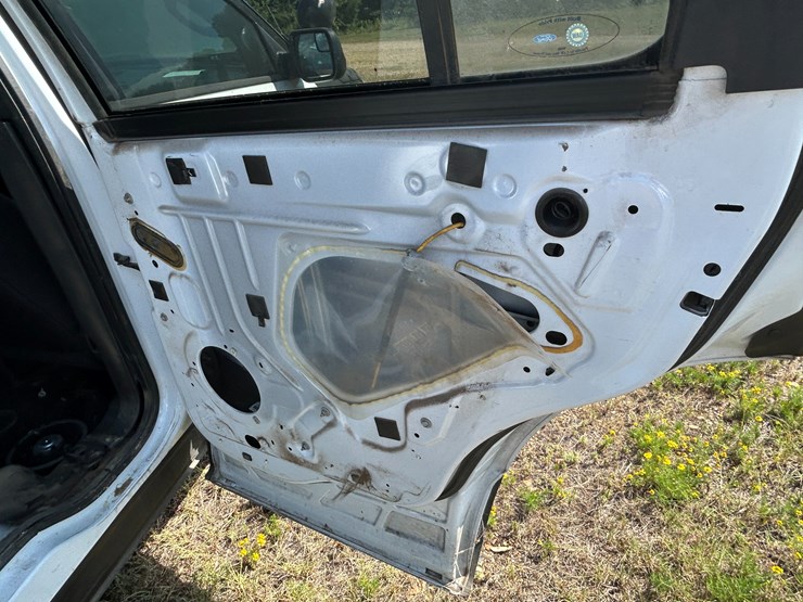 2013-ford-explorer-image-24