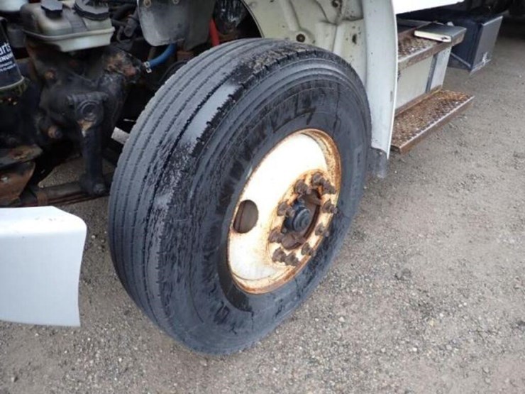 inoperable-2010-freightliner-m2106-business-class-image-35