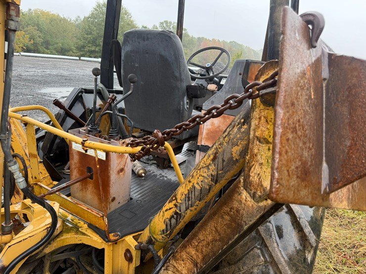 #22581-•-inop-ford-550d-backhoe-loader-image-5