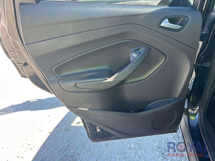 2015-ford-escape-se-image-21