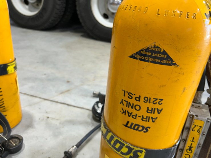 #22569-•-lot-of-(6)-scott-air-packs-image-11