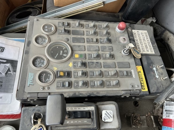 1997-ford-cf8000-image-32