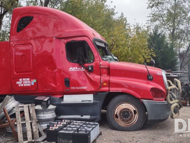 2016-freightliner-cascadia-125-image-2