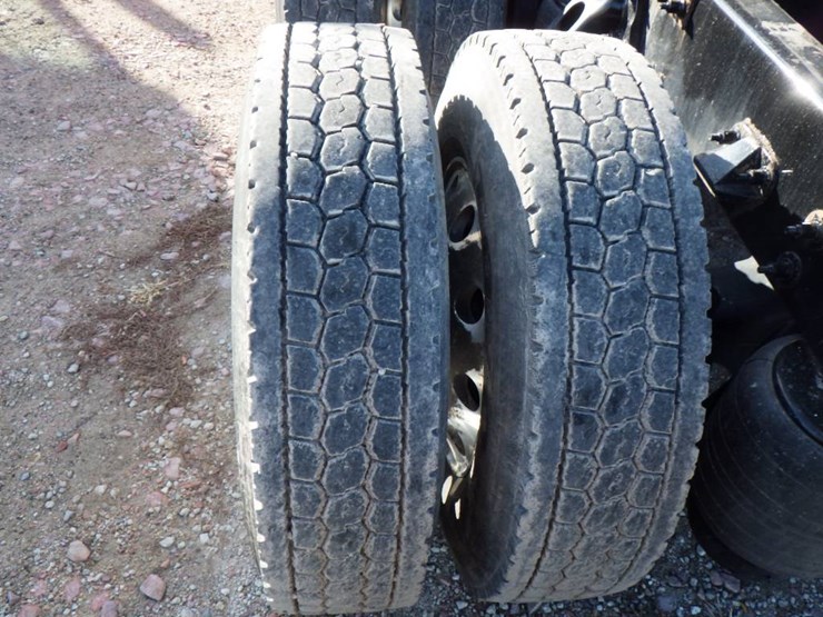 2022-peterbilt-579-image-15