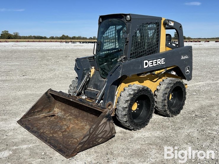 2010-deere-320d-image-1