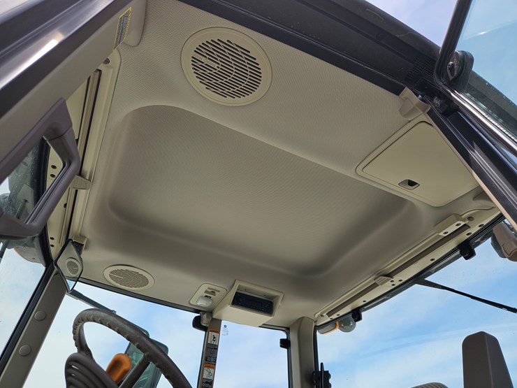 2018-john-deere-6110m-image-5