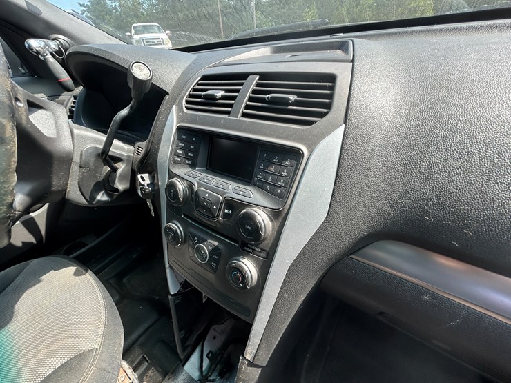 2013-ford-explorer-image-35