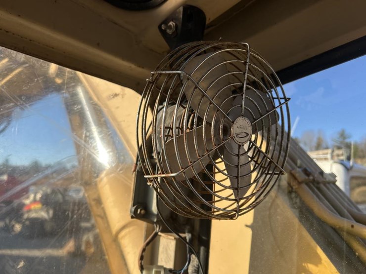 caterpillar-307-image-68