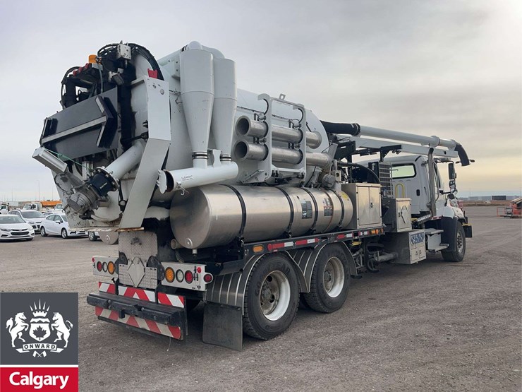 2019-freightliner-114sd-image-4