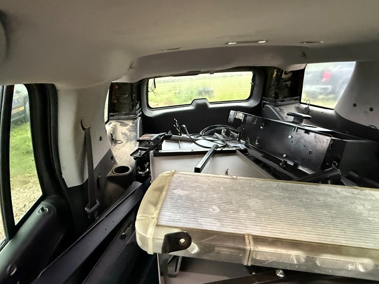 2015-chevrolet-tahoe-image-33