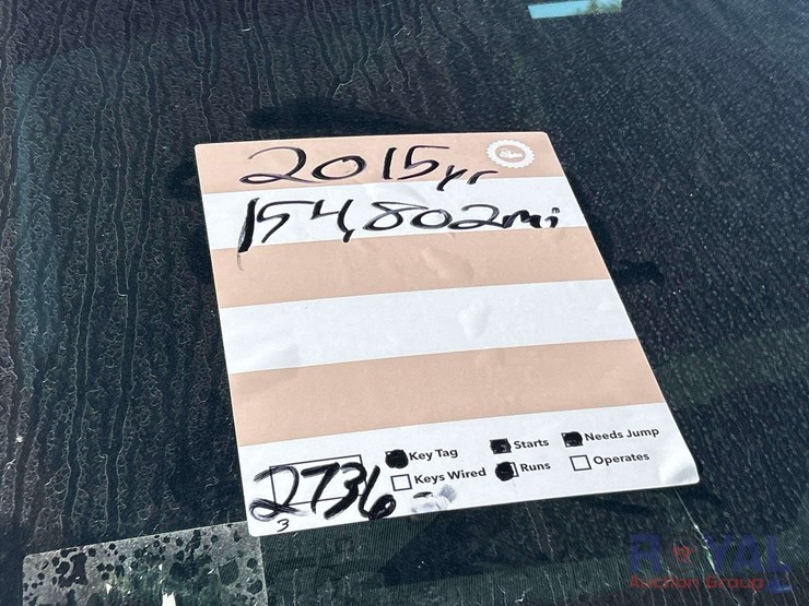 2015-cadillac-escalade-esv-image-30