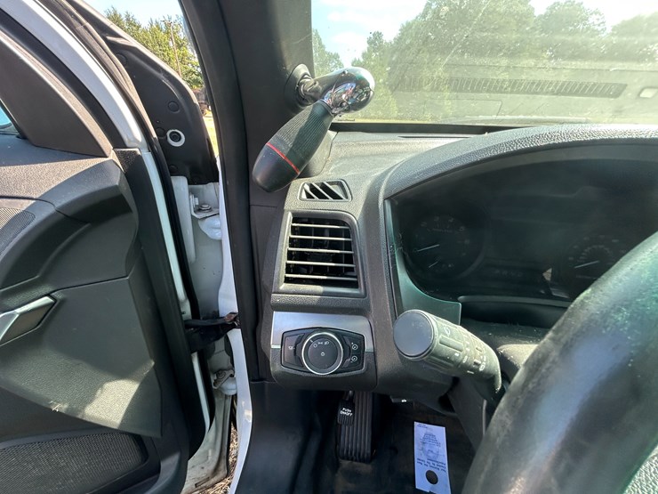 2013-ford-explorer-image-48