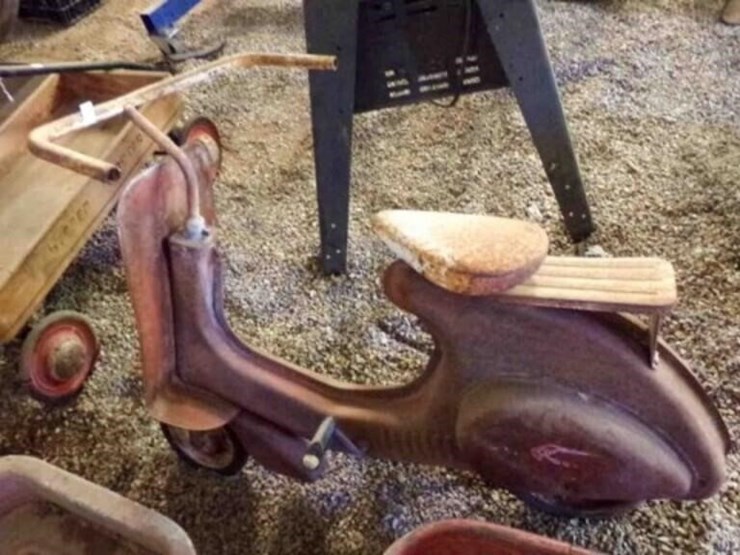 vintage-metal-riding-toy-image-1