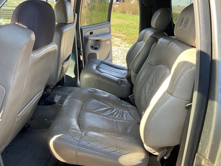 2000-chevrolet-suburban-image-15