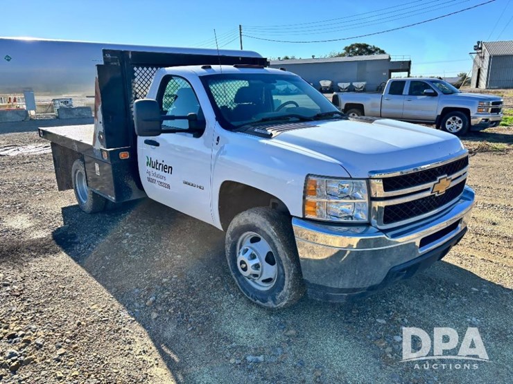 2013-chevrolet-3500hd-image-4