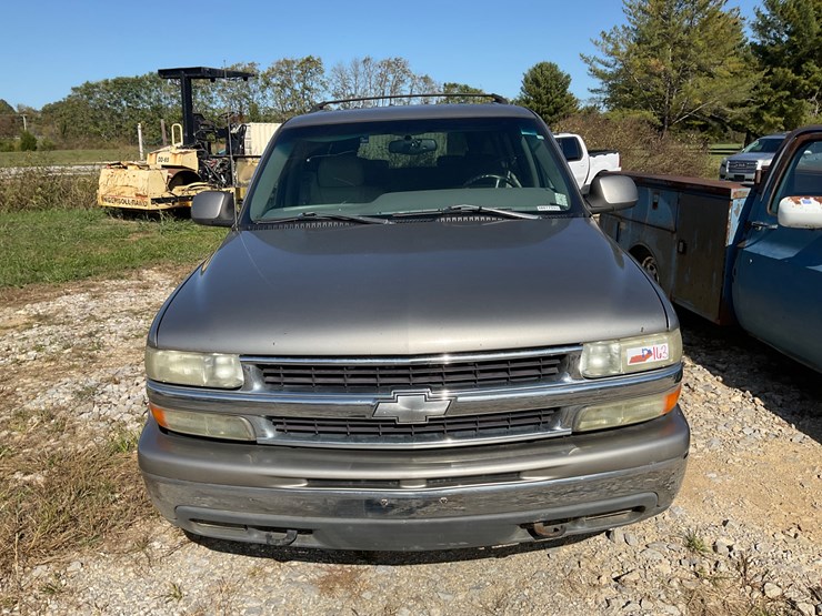 2000-chevrolet-suburban-image-2