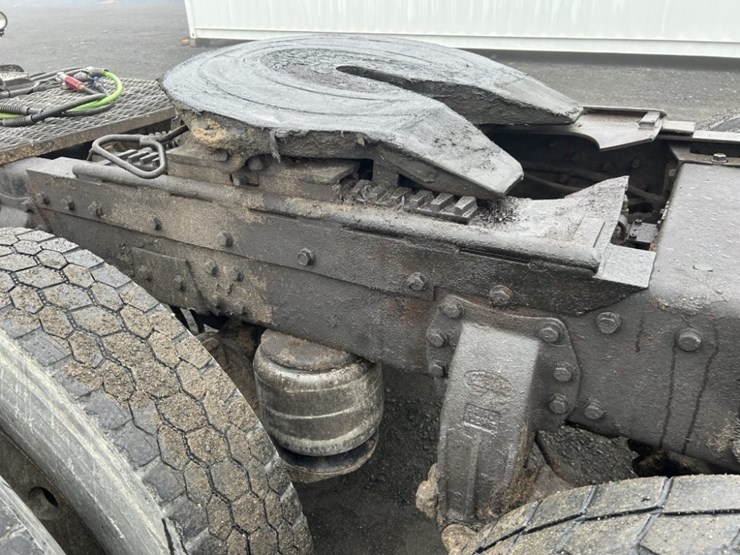 1992-peterbilt-379-image-23