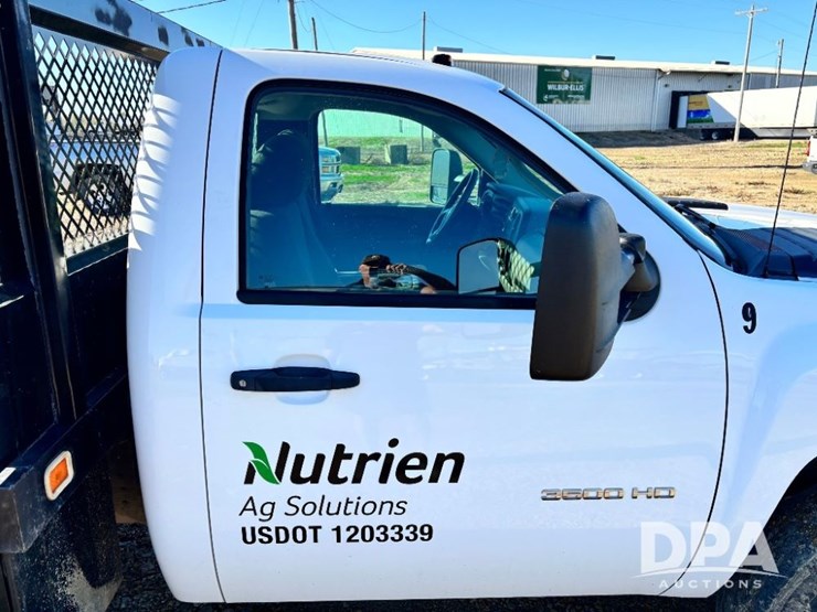 2013-chevrolet-3500hd-image-41