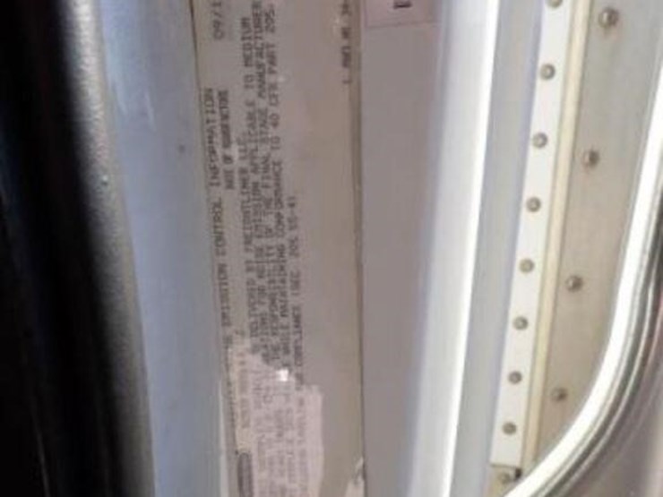 2014-freightliner-business-class-m2-106-image-11