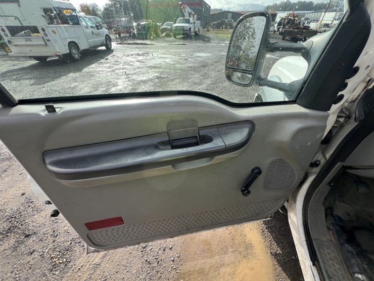 2006-ford-f450-image-25