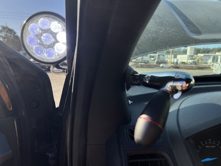 2016-ford-explorer-image-27