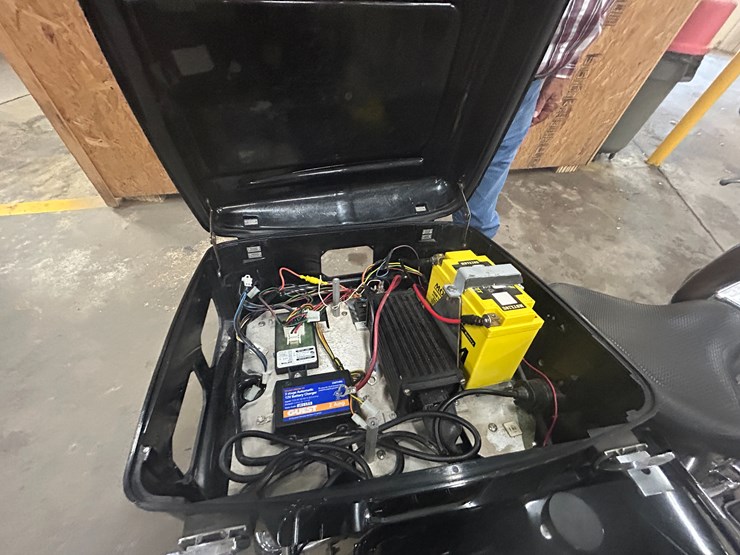 #27034-•-2003-harley-davidson-police-road-king-motorcycle-vin:-1hd1fhw183y736720-image-14