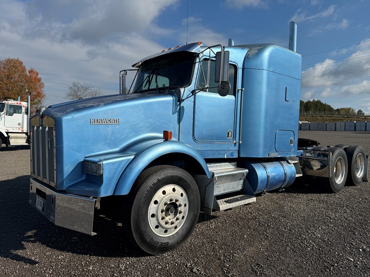 #22-•-1996-kenworth-tandem-axle-road-tractor-image-1