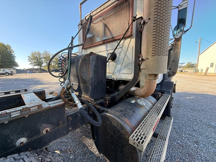 1995-mack-ch613-image-38