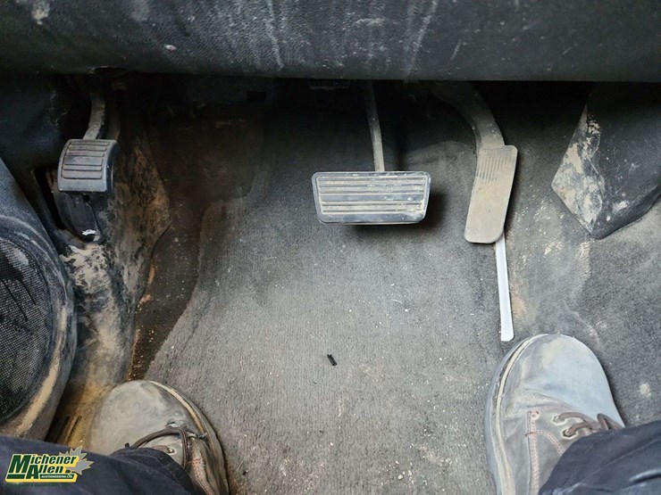 2013-chevrolet-tahoe-image-27