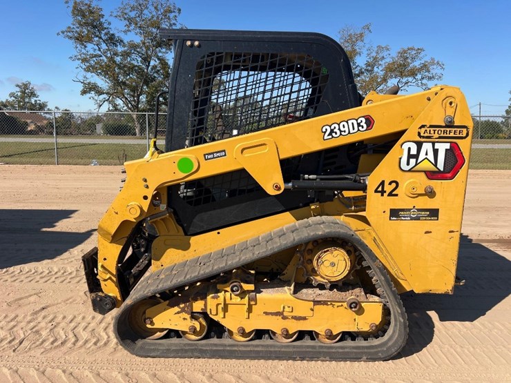2020-caterpillar-239d3-image-1