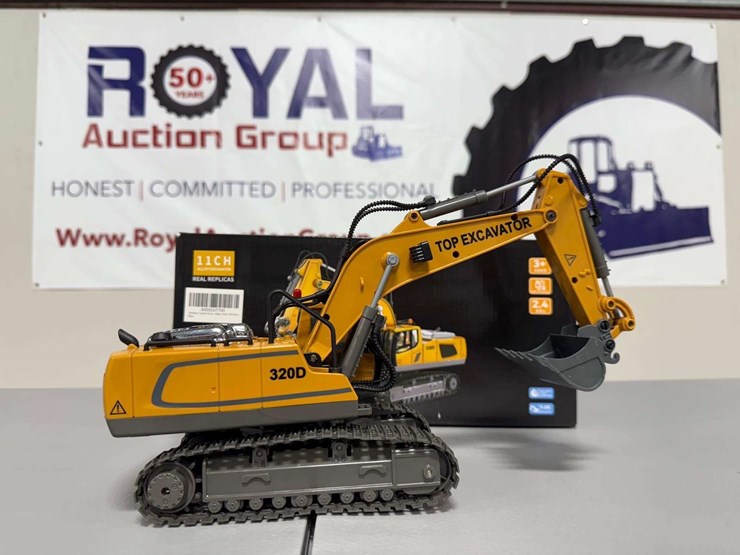 2.4ghz-rc-excavator-with-remote-replica-toy-image-1