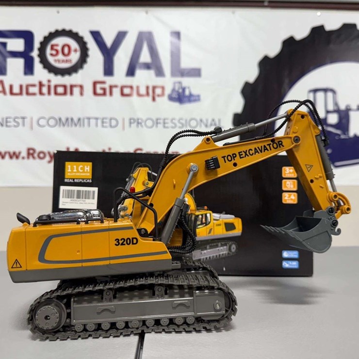 2.4GHz RC Excavator With Remote Replica Toy