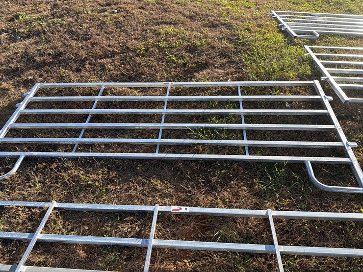 #70-•-12-ft-galvanized-heavy-duty-panel-image-1